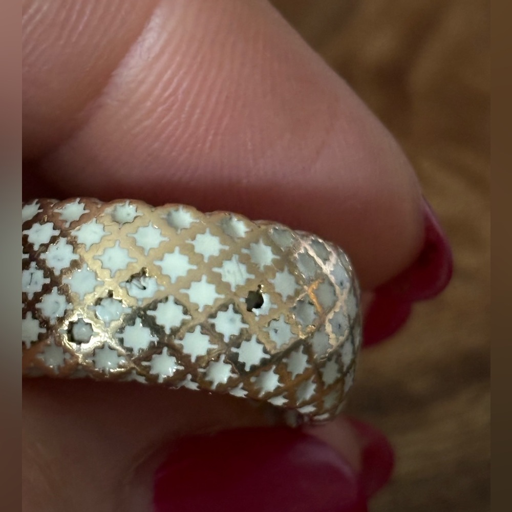 AUTHENTIC GUCCI DIAMANTISSIMA WHITE ENAMEL AND 18 KARAT YELLOW GOLD RING - Picture 11 of 15